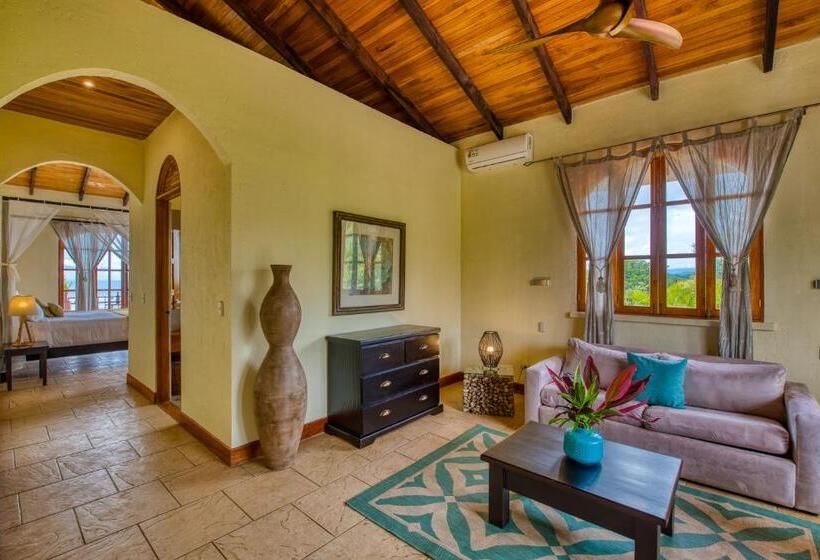 جناح جونيور مطلّ علي البحر, El Castillo Luxury Boutique