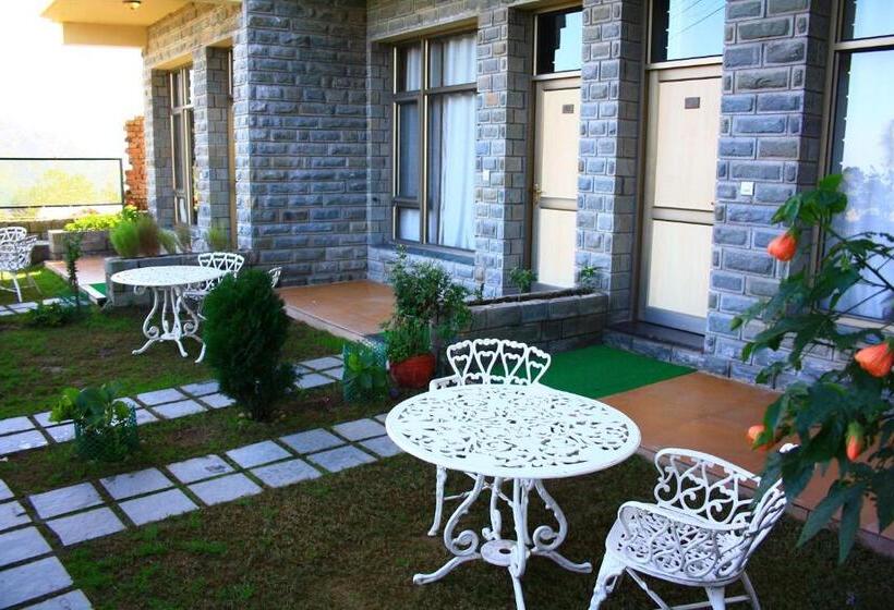 ガーデンビュースタンダードルーム, Kasauli Castle Resort