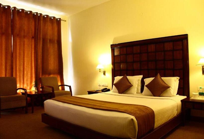 バルコニー付きデラックスルーム, Kasauli Castle Resort