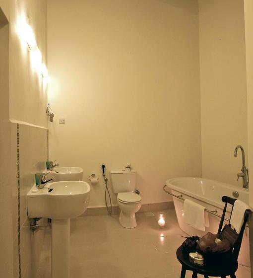 豪华房间, Kisiwa House