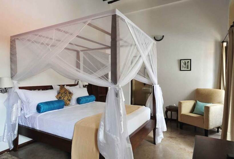 小型套房, Kisiwa House