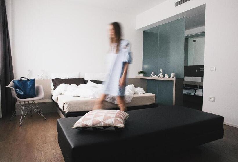 Полулюкс, Le Nove