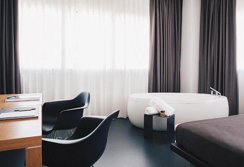 Полулюкс Superior, Le Nove