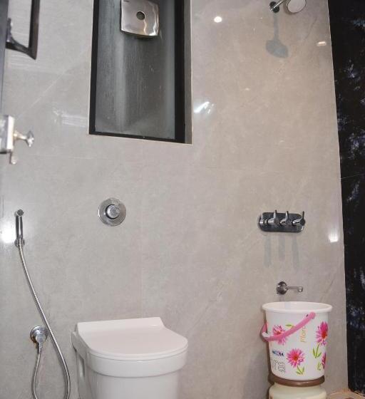 חדר דלוקס, Sai Palki Niwara