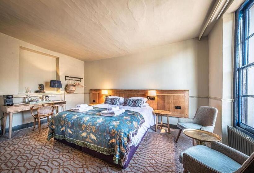 غرفة سوبيريور سرير كينج, The Feathers Holt