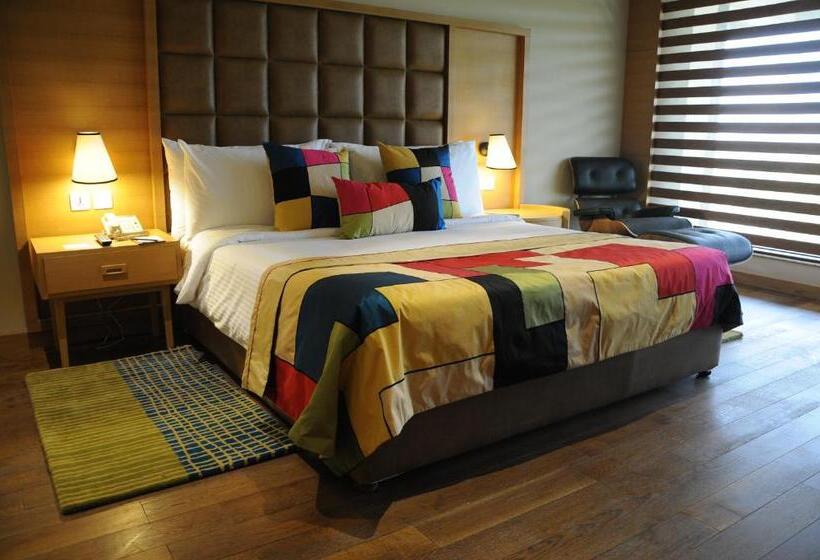 带大床的豪华间, The Lalit Chandigarh