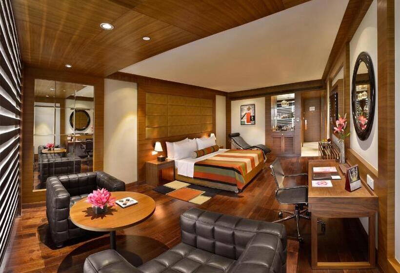 Номер Deluxe, The Lalit Chandigarh