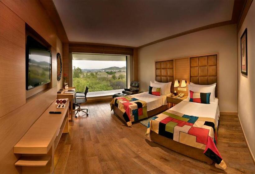 高级客房, The Lalit Chandigarh