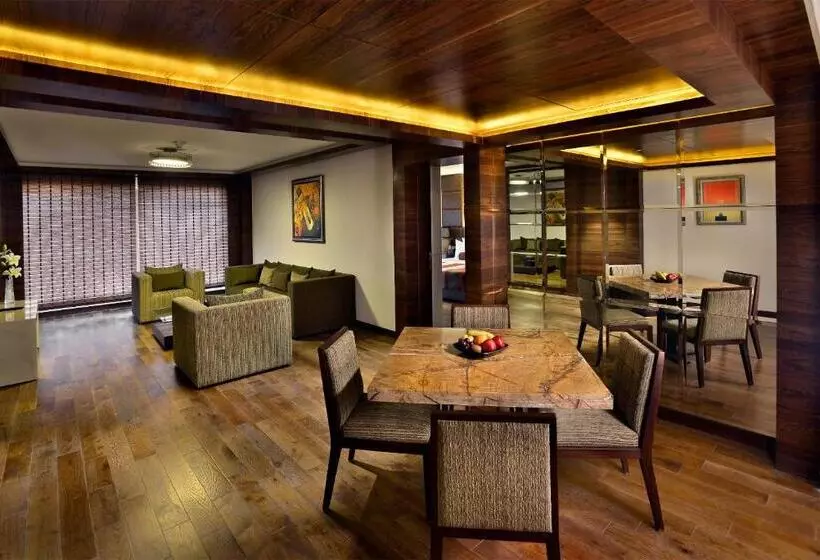 デラックススイート, The Lalit Chandigarh