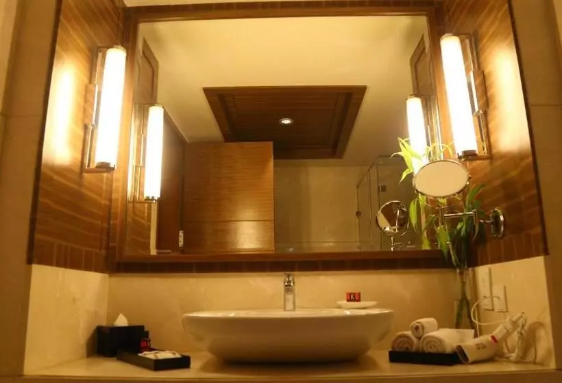 デラックススイート, The Lalit Chandigarh