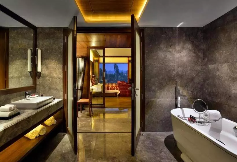 デラックススイート, The Lalit Chandigarh