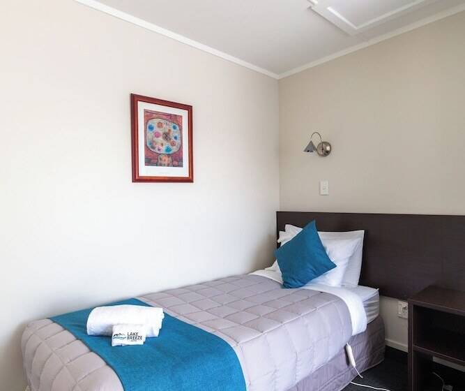 דירת חדר, Lake Breeze Motel