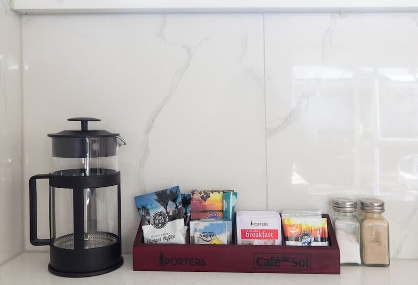 דירת חדר, Lake Breeze Motel