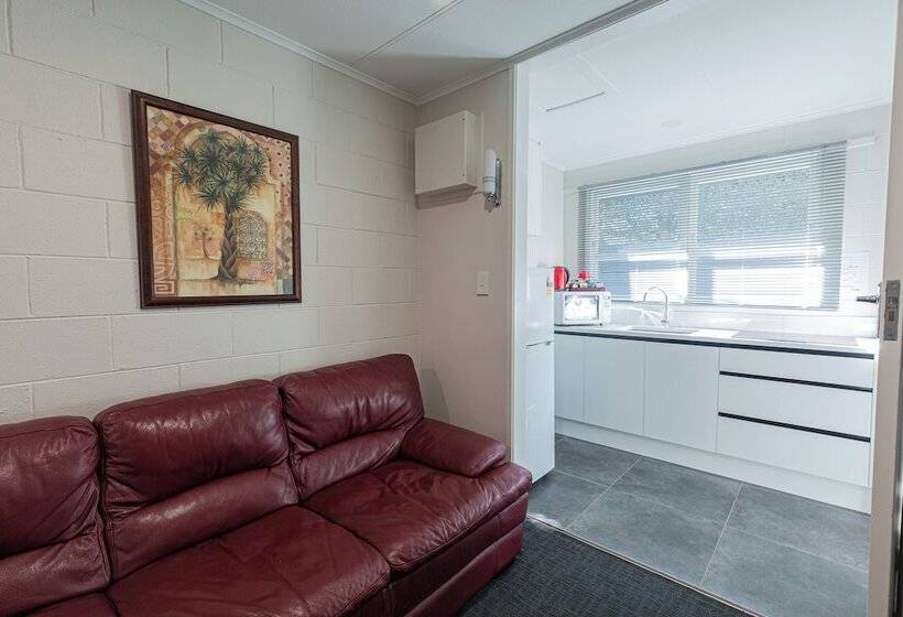 דירת חדר, Lake Breeze Motel