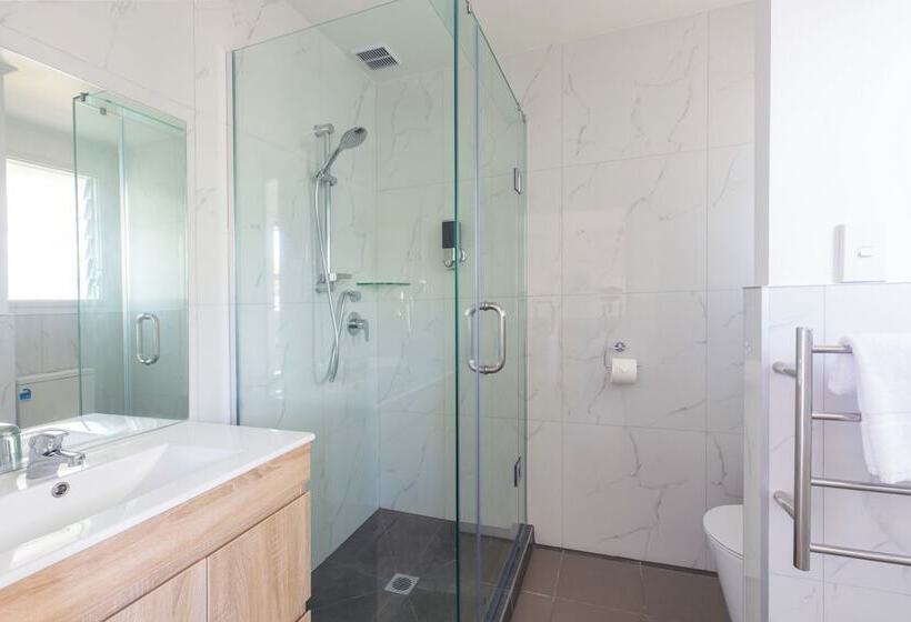 דירת חדר, Lake Breeze Motel