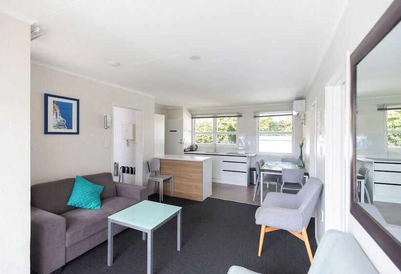 דירת חדר, Lake Breeze Motel