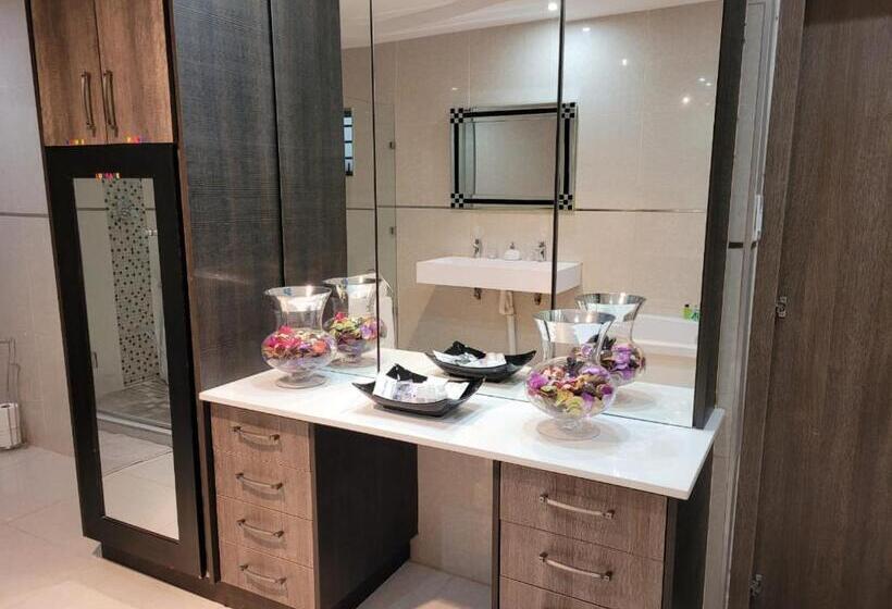 Президентский Люкс, 196 On Victoria Bed & Breakfast