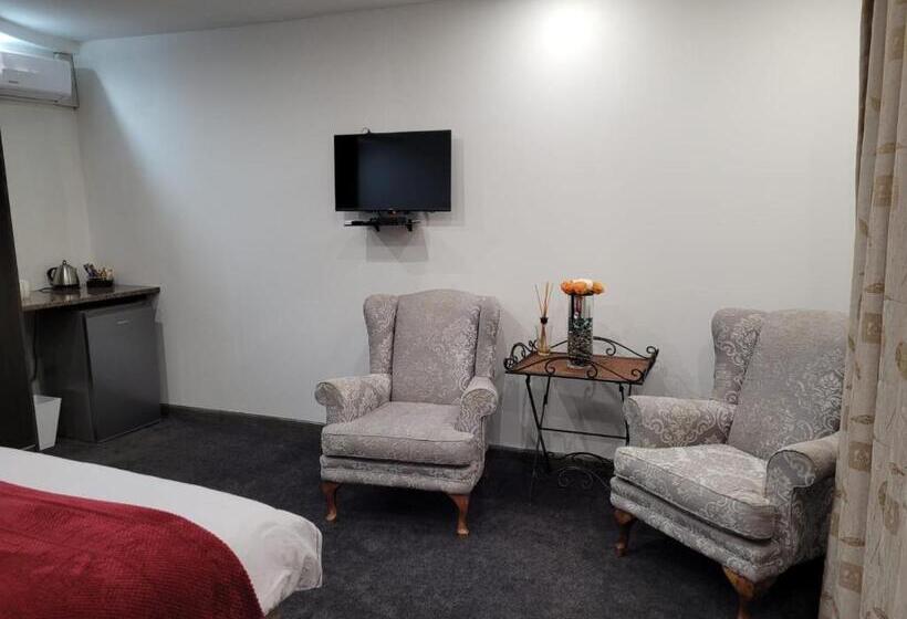 Президентский Люкс, 196 On Victoria Bed & Breakfast