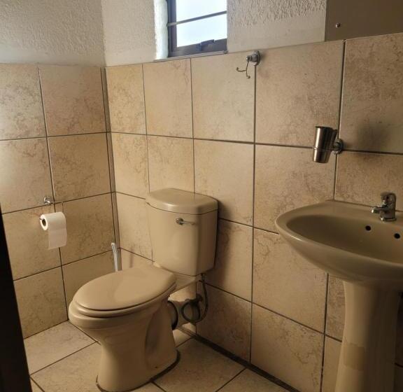 Четырехместный Номер Стандарт, 196 On Victoria Bed & Breakfast