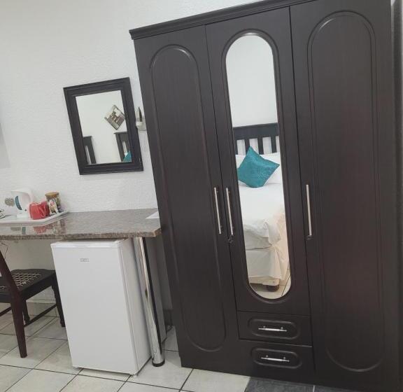 اتاق استاندارد چهار تخته, 196 On Victoria Bed & Breakfast