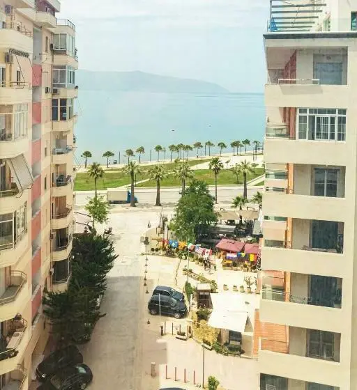 اتاق لوکس با بالکن و چشمانداز دریا, B&b Visar Rooms