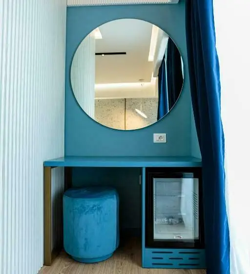 اتاق لوکس با بالکن و چشمانداز دریا, B&b Visar Rooms