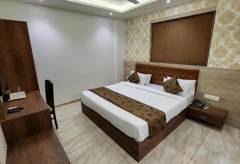 Номер Superior, Nova Pride