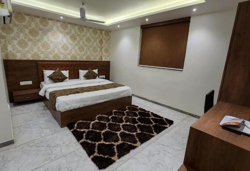 Люкс, Nova Pride