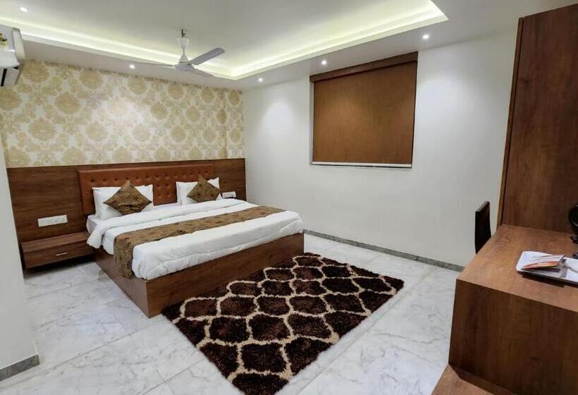 Люкс, Nova Pride