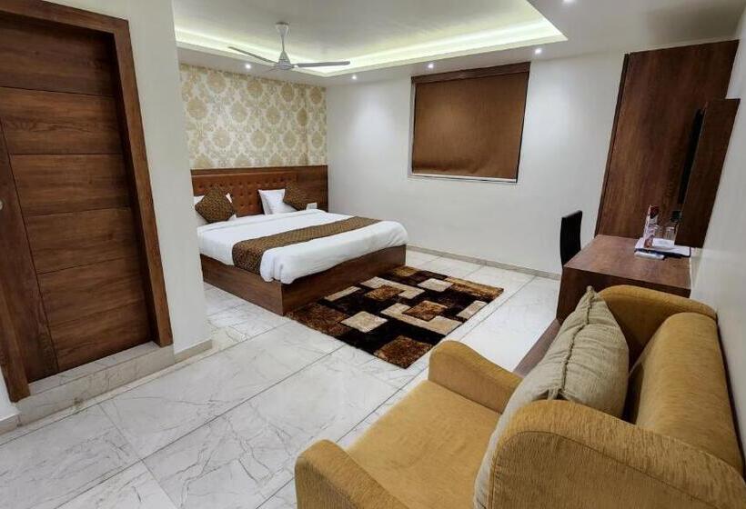 Люкс, Nova Pride