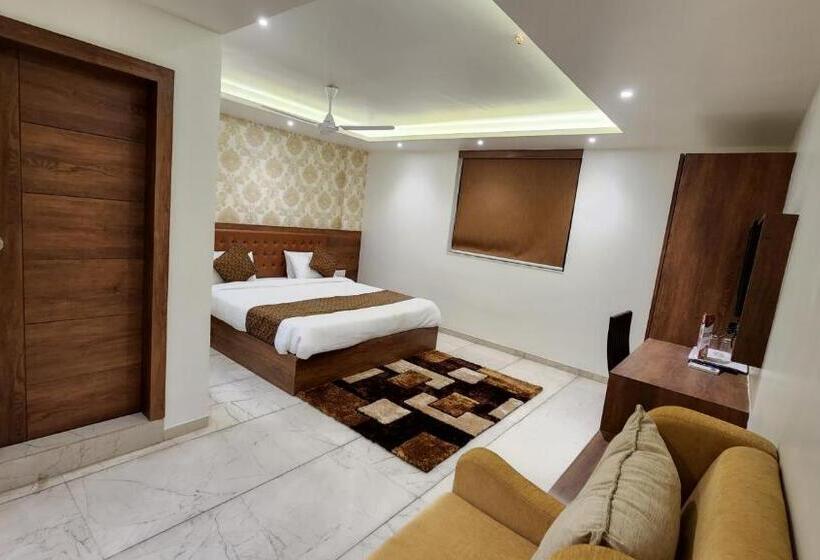 Люкс, Nova Pride