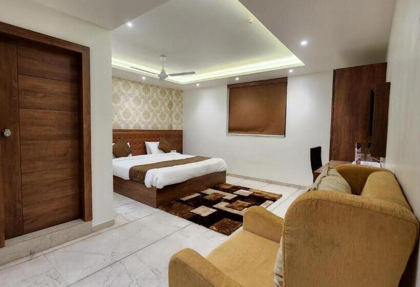 Люкс, Nova Pride