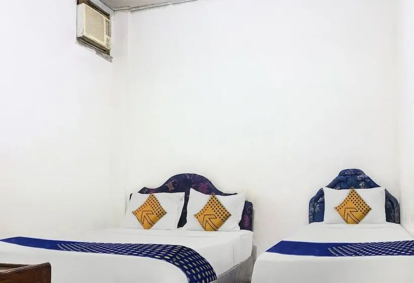Economy Triple Room, Spot On 91212 Hotel Kelimutu