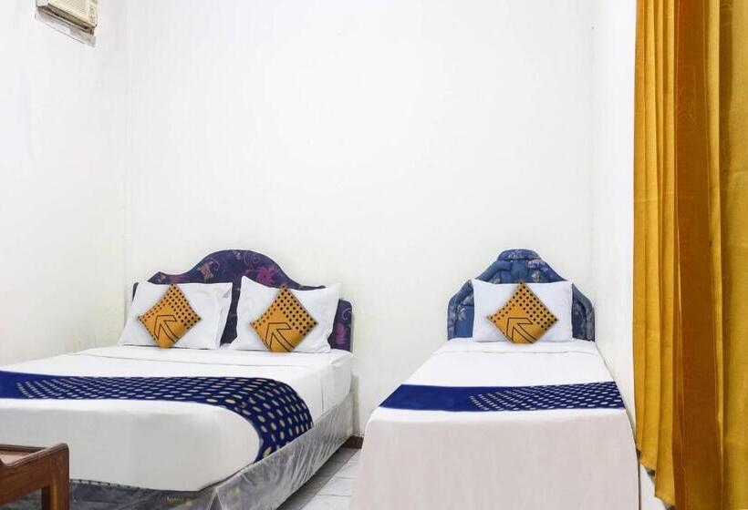 经济型三人房间, Spot On 91212 Hotel Kelimutu