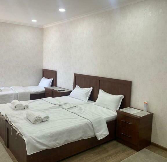 标准三人间, Town House