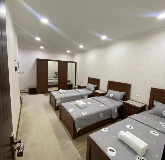 标准三人间, Town House