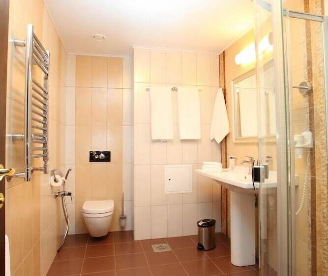 اتاق استاندارد با چشم‌انداز شهر, Aleksandrovski Grand Hotel Vladikavkaz