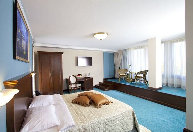 اتاق استاندارد با چشم‌انداز شهر, Aleksandrovski Grand Hotel Vladikavkaz