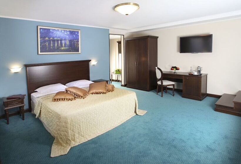 اتاق استاندارد با چشم‌انداز شهر, Aleksandrovski Grand Hotel Vladikavkaz