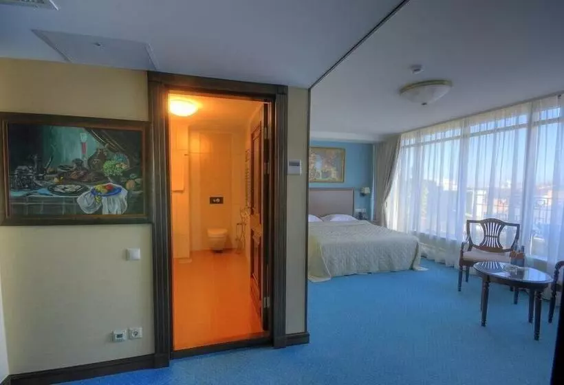 バルコニー付きスタンダードルーム, Aleksandrovski Grand Hotel Vladikavkaz