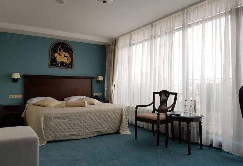 اتاق استاندارد با بالکن, Aleksandrovski Grand Hotel Vladikavkaz