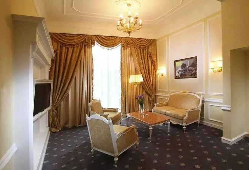 スイート, Aleksandrovski Grand Hotel Vladikavkaz
