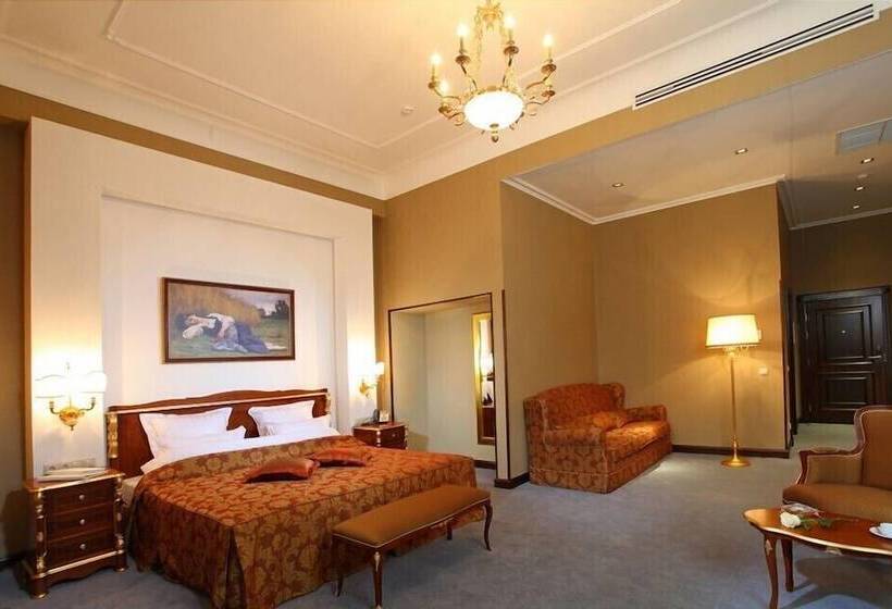 اتاق لوکس سه تخته, Aleksandrovski Grand Hotel Vladikavkaz