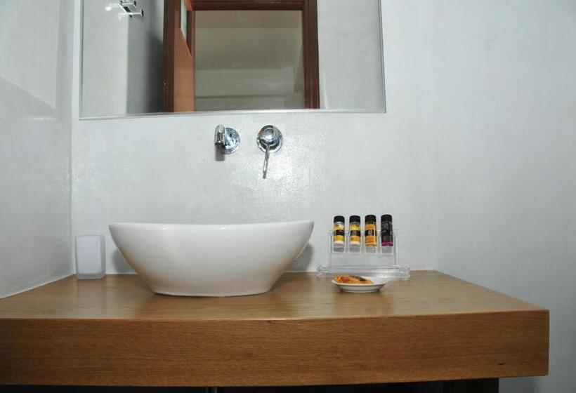 트리플 클래식 룸, Anessis