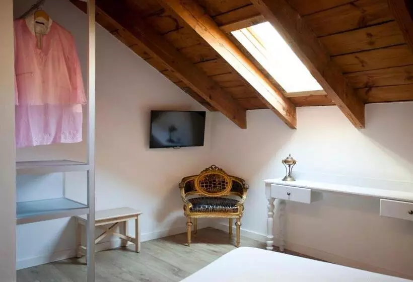 سوییت جونیور لوکس, Les Monges Palace Boutique