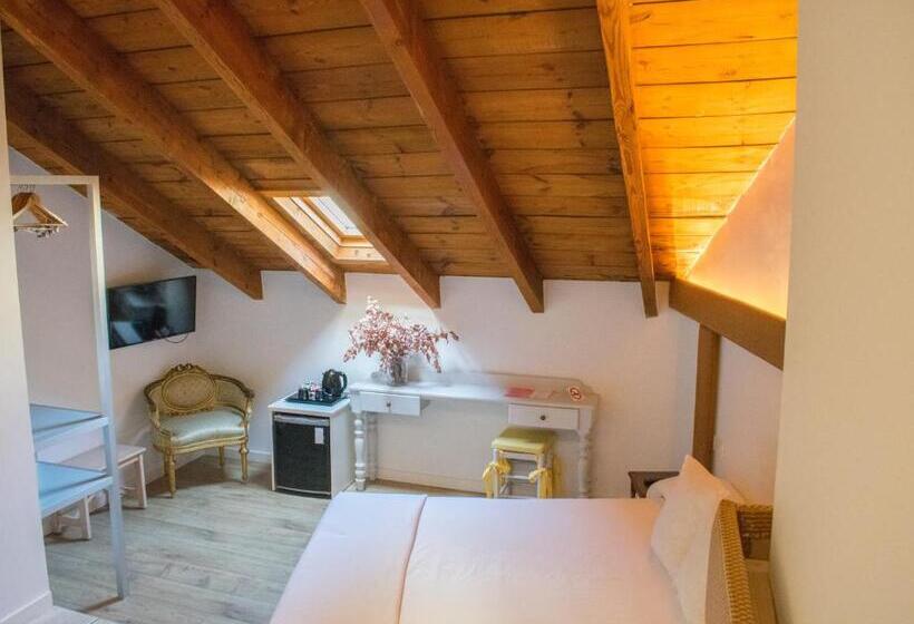 سوییت جونیور لوکس, Les Monges Palace Boutique