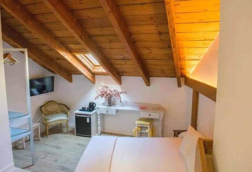 سوییت جونیور لوکس, Les Monges Palace Boutique