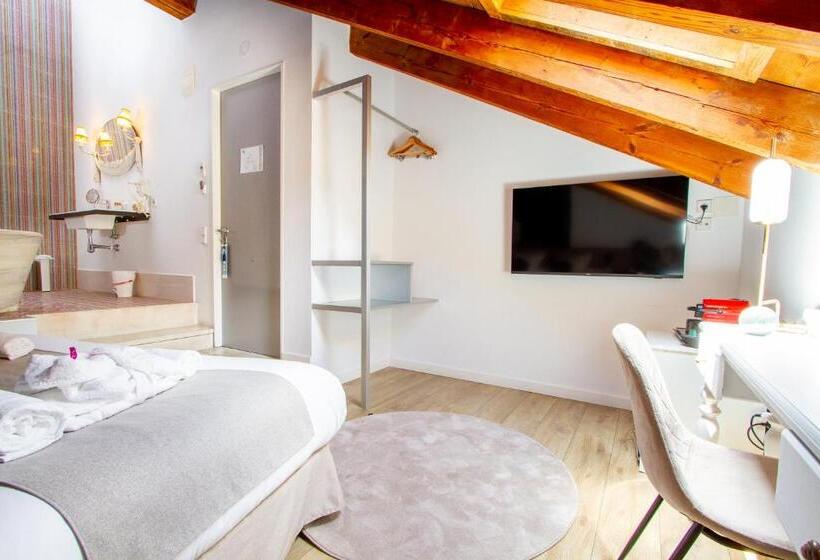 سوییت جونیور لوکس, Les Monges Palace Boutique