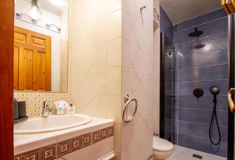 اتاق استاندارد یک نفره, Les Monges Palace Boutique