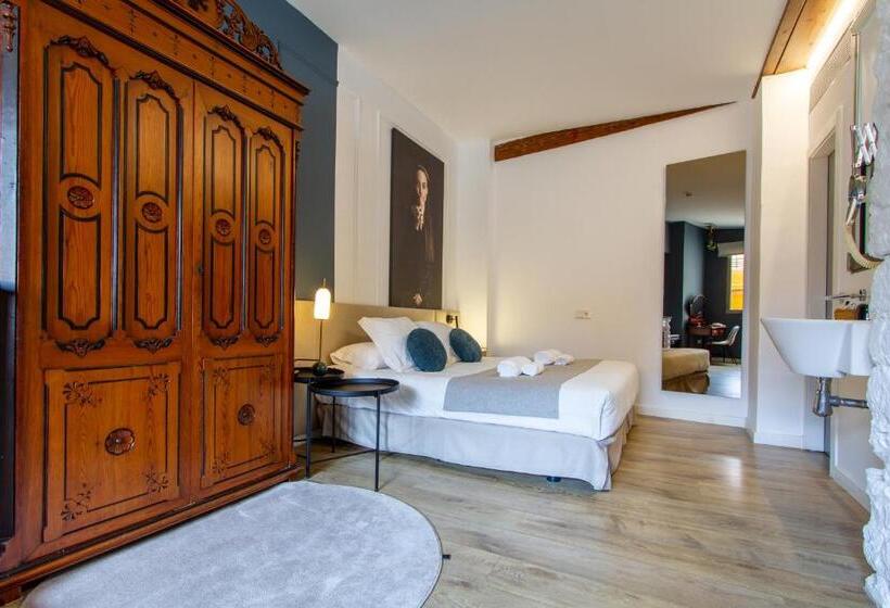 اتاق استاندارد سه نفره, Les Monges Palace Boutique